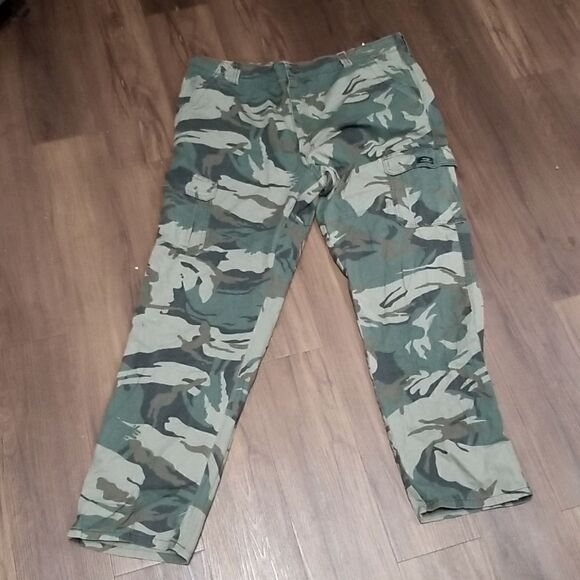 Men's Wrangler Flex Cargo Pants Relaxed Fit w/ Tech Pocket 40 waist/32 Length - Picture 1 of 5